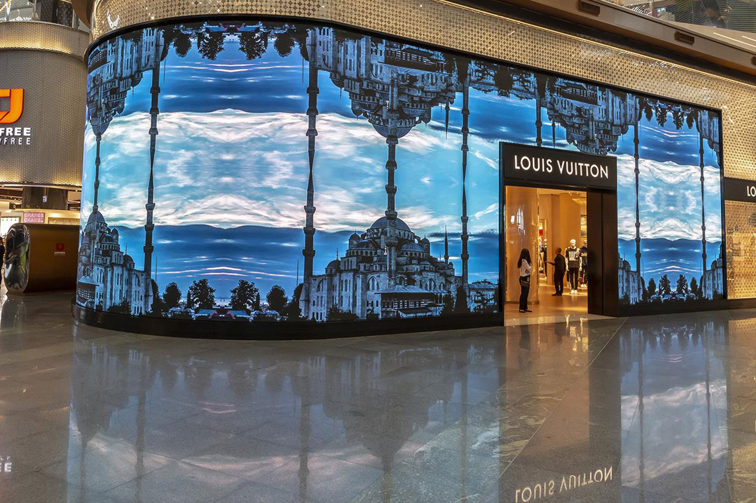 Istanbul Airport / LV Store